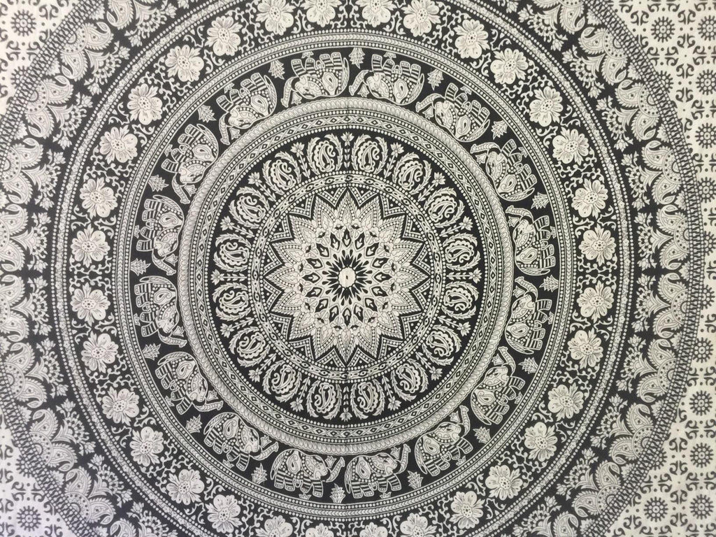 Black and White Mandala Tapestry - DormVibes