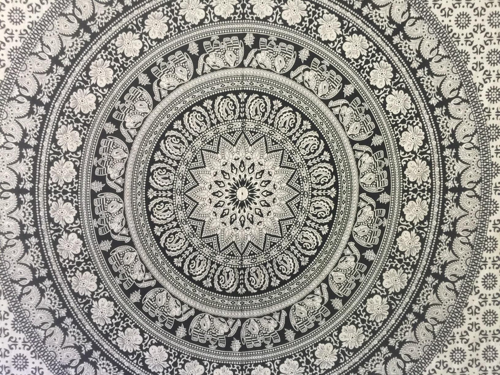 Black and White Mandala Tapestry - DormVibes