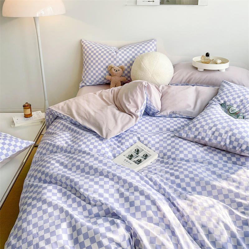 https://www.dormvibes.com/cdn/shop/products/checkerboard-bed-set-170953.jpg?v=1685907211