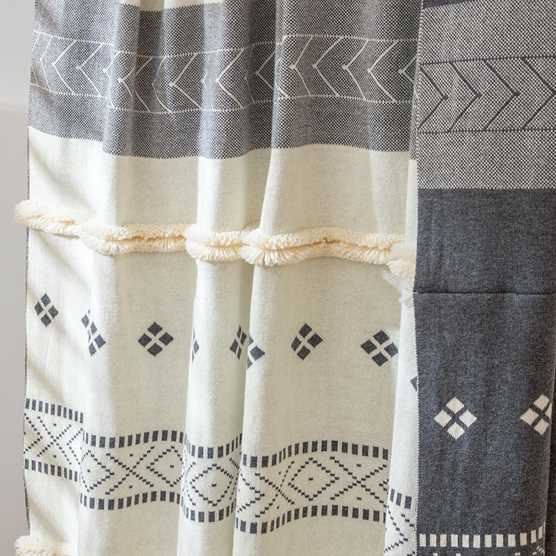 Frilled Geometric Throw Blanket - DormVibes