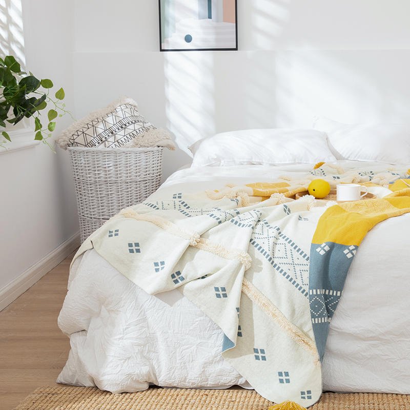 Frilled Geometric Throw Blanket - DormVibes