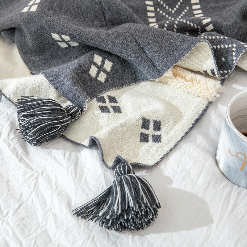 Frilled Geometric Throw Blanket - DormVibes