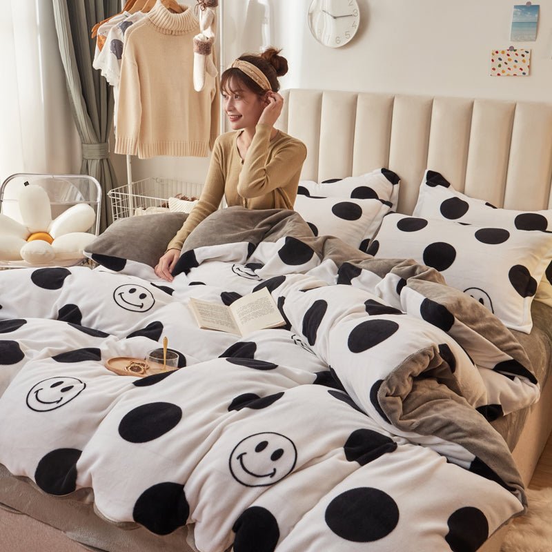 Groovy Smiles Bed Set - DormVibes