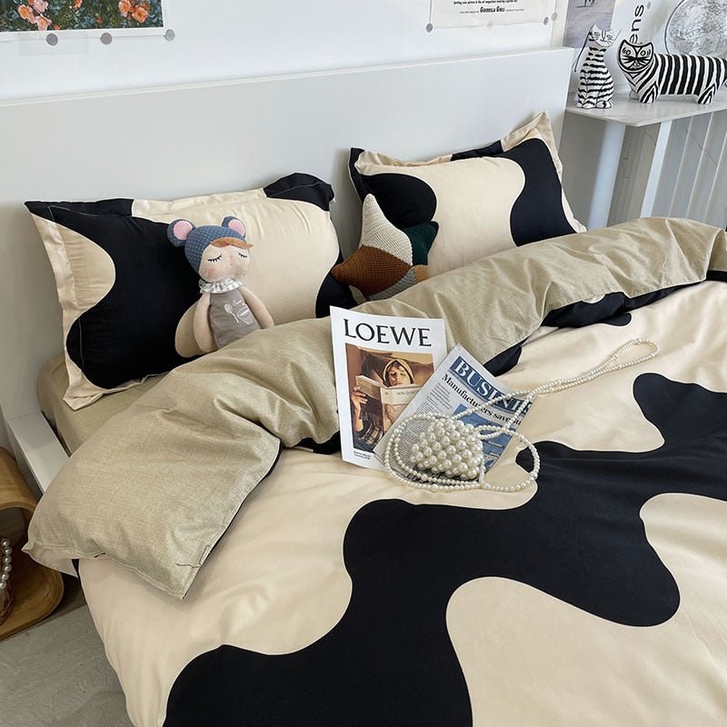 Black and beige wavy-pattern bedding with matching pillows