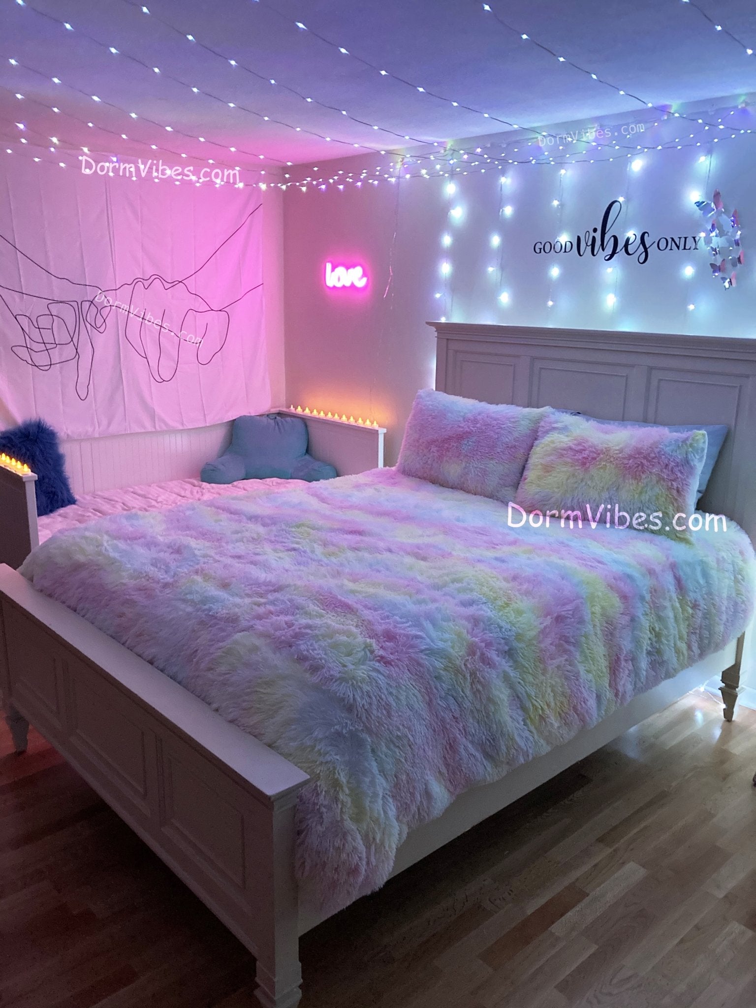 https://www.dormvibes.com/cdn/shop/products/multicolor-pluffy-tie-dyed-bed-set-677483.jpg?v=1685907622