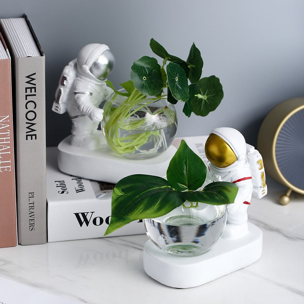 Nordic Modern Astronaut Resin LED Light Desk Ornament - DormVibes