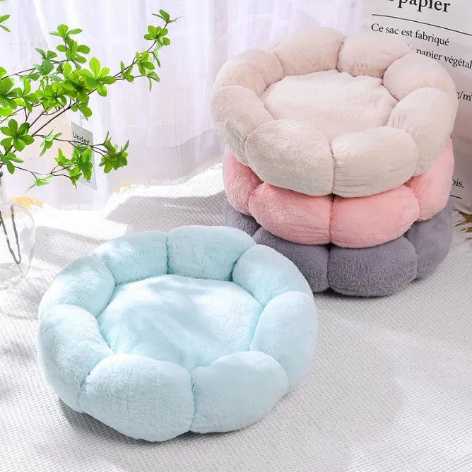 Petal Perfection: Unique Flower Pet Bed - DormVibes