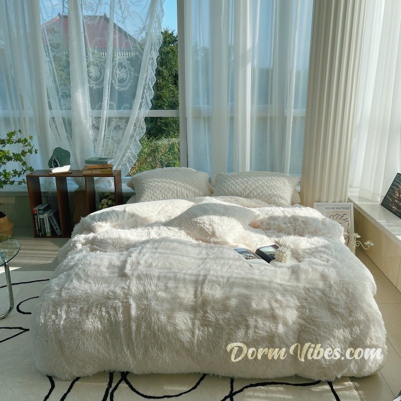 https://www.dormvibes.com/cdn/shop/products/pluffy-bed-set-160512.jpg?v=1691958968