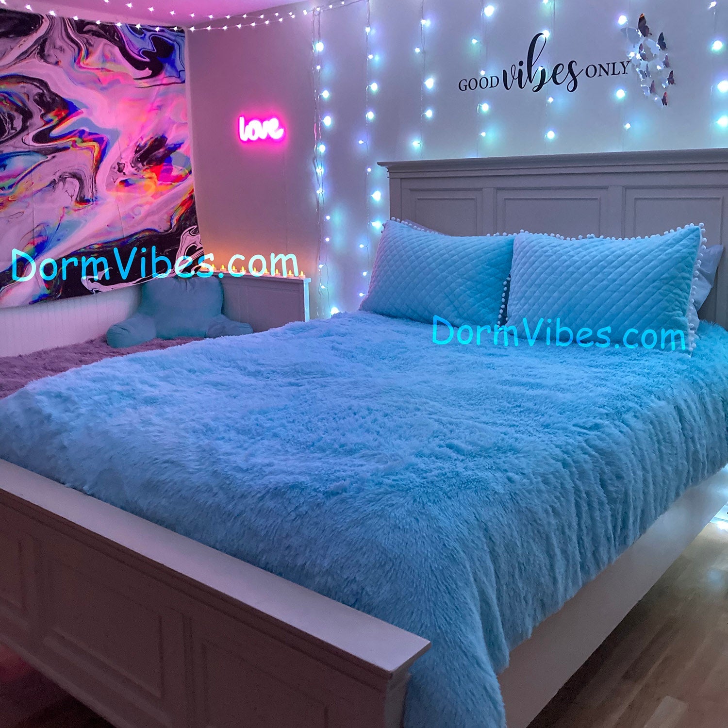 https://www.dormvibes.com/cdn/shop/products/pluffy-bed-set-913883.jpg?v=1691958968
