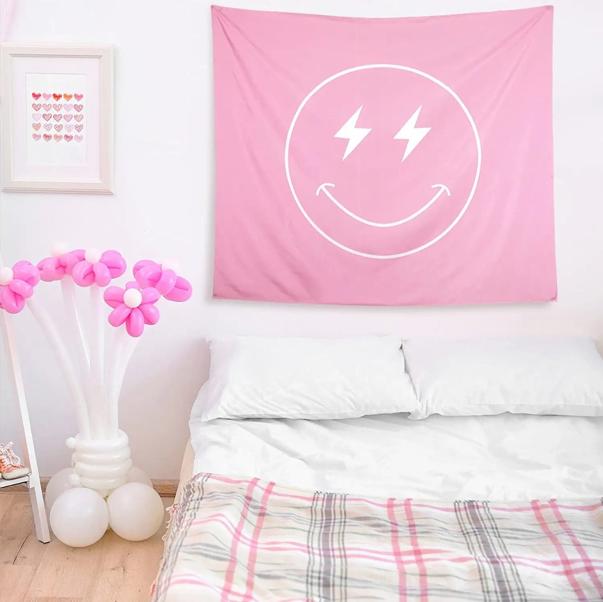 Striking Smiley Tapestry DormVibes