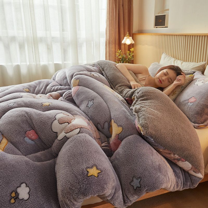 https://www.dormvibes.com/cdn/shop/products/super-warm-snow-velvet-quilt-luxury-double-sided-fleece-blanket-for-winter-thickened-plush-quilt-for-autumn-196340.jpg?v=1691058771