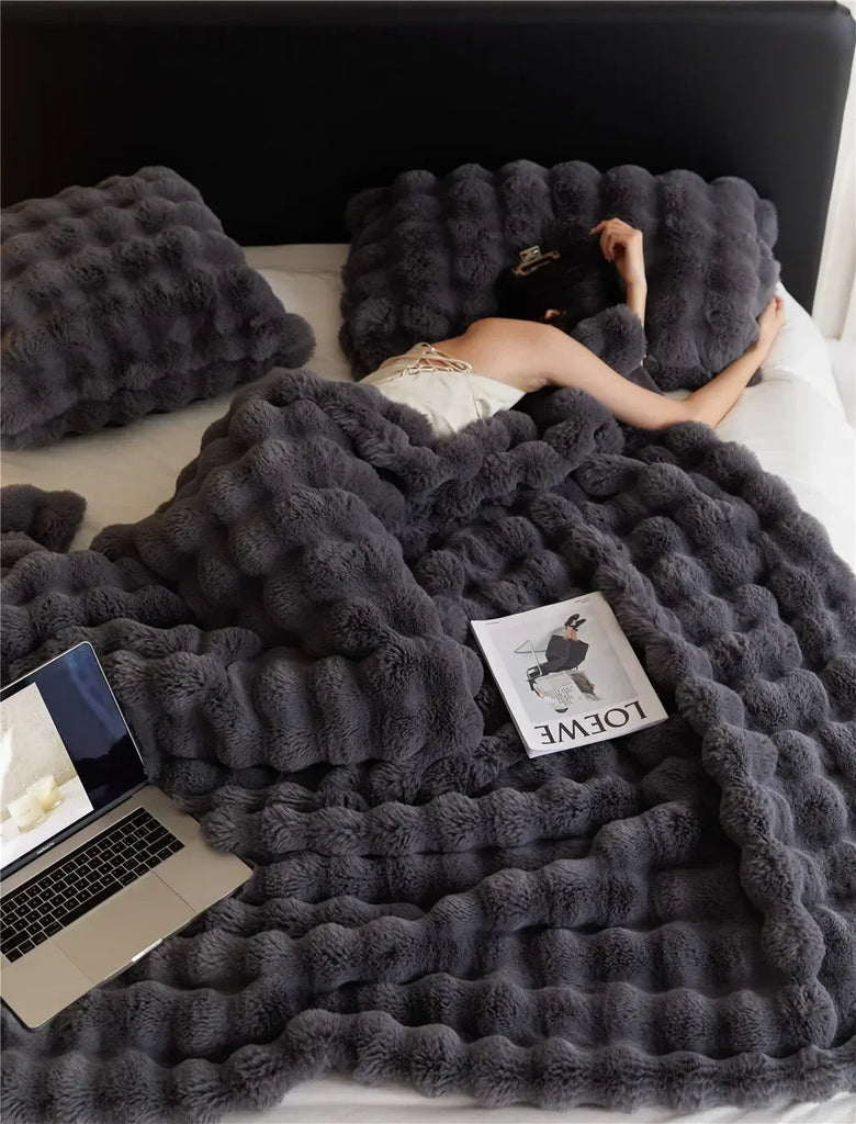 Toscana Rabbit Fur & Bubble Fleece Blanket: Luxurious Throw Plush - DormVibes