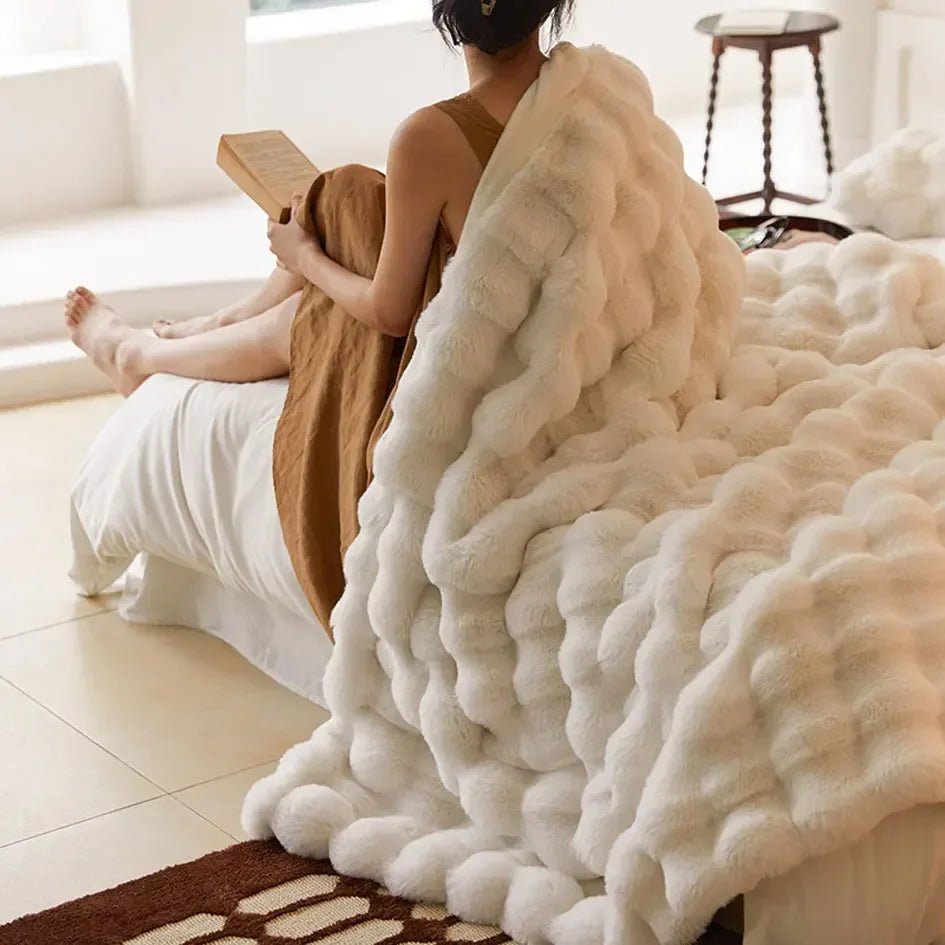 Toscana Rabbit Fur & Bubble Fleece Blanket: Luxurious Throw Plush - DormVibes